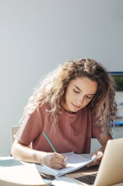 Öğrenci kız yazma