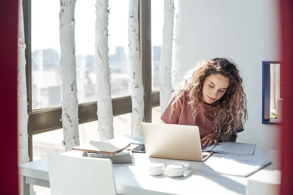 High School Studente ragazza Studiare — Foto Stock