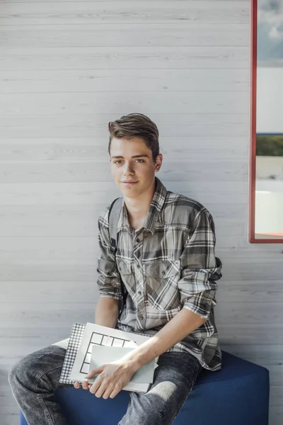 Retrato de menino estudante — Fotografia de Stock