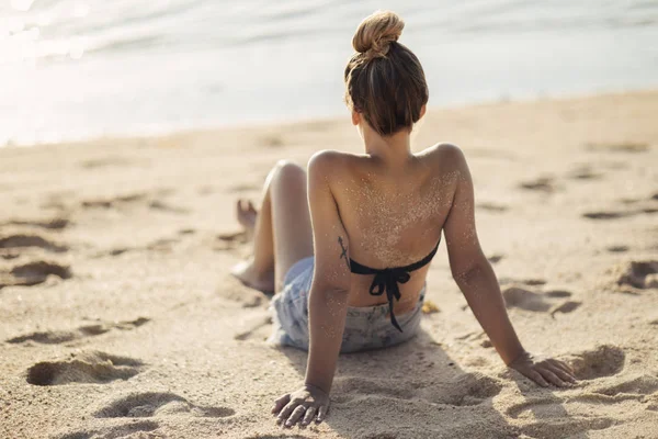 Kadının tatil Sahilde