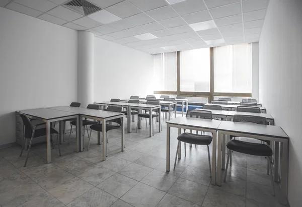 Sala de aula moderna do ensino médio — Fotografia de Stock