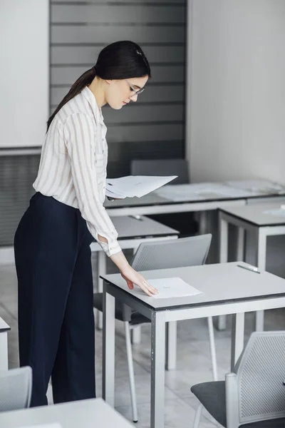 Teacher Giving Out Exam Papers — Stock Photo, Image