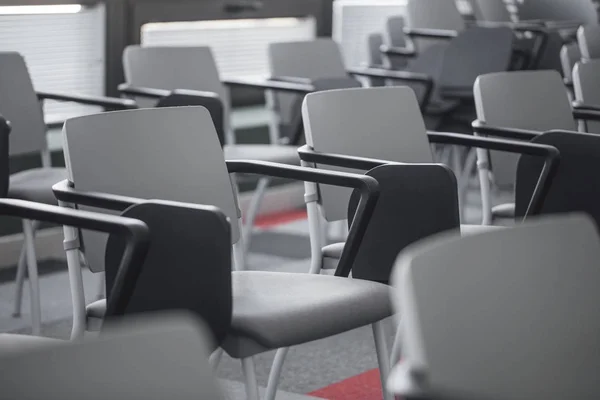 Stühle im Kongressraum — Stockfoto