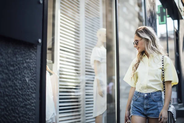 Woman at Shoping — Stock Photo, Image