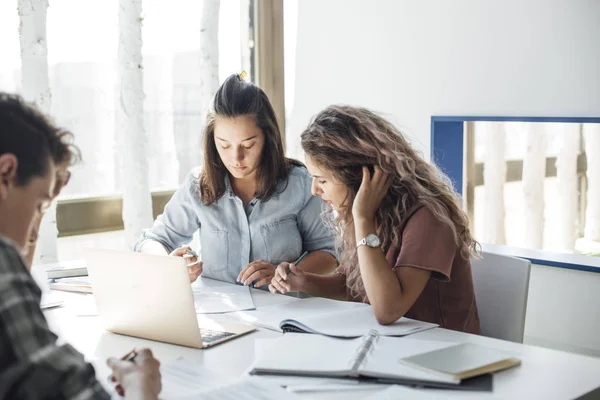 Friends Studying Together — Stock Photo, Image