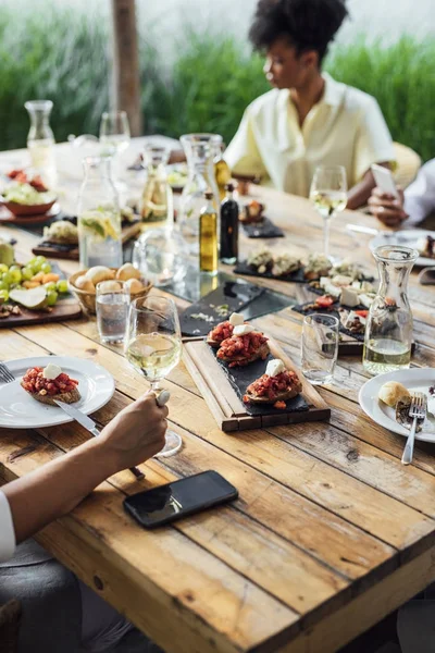 Utomhus middagsbordet — Stockfoto