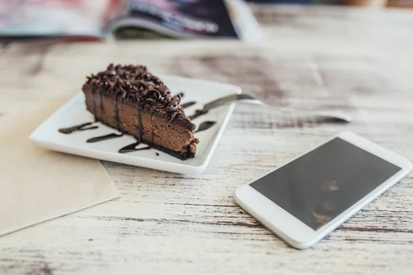 Cake on CafeTable — Stock Photo, Image