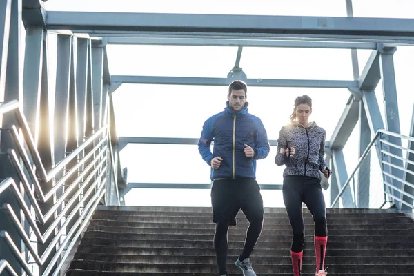 Deportista y Deportista corriendo juntos — Foto de Stock