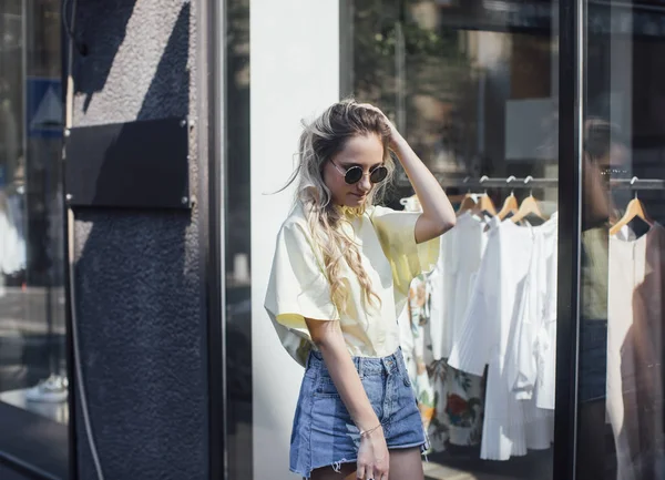 Mulher em compras — Fotografia de Stock