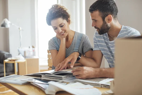 Couple Planning Home Renovation — Stock Photo, Image