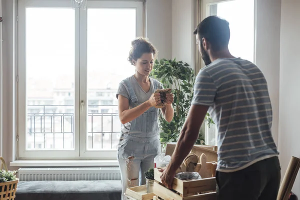 Couple Moving In New Home — Stock Photo, Image