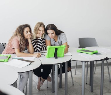 Birlikte eğitim Girlfiends