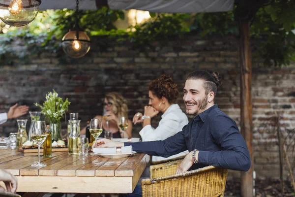 Friends Having Lunch Together at Restaurant — Stock Photo, Image