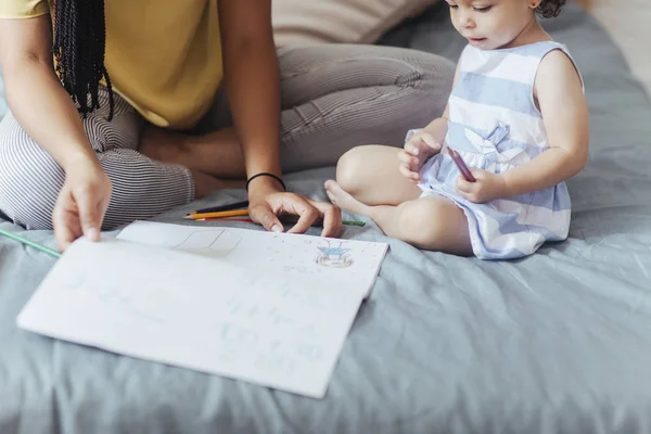 Mutter und Baby zeichnen — Stockfoto
