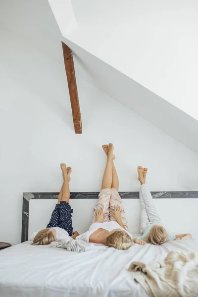 Mutter und Töchter — Stockfoto