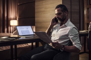 geç saatlere kadar işadamı