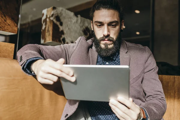 Businessman Reading on Tablet — Stock Photo, Image