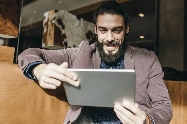 Businessman Reading on Tablet — Stock Photo, Image