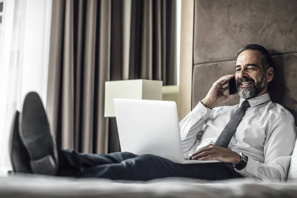 Businessman at Hotel Room — Stock Photo, Image