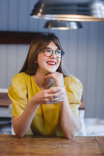 Portrait of Young Woman — Stock Photo, Image