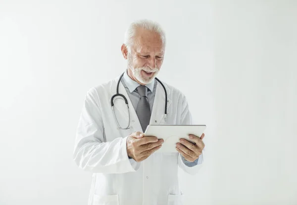 Medico tablet holding — Foto Stock