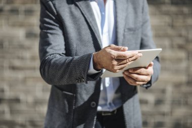 işadamı tablet kullanma 