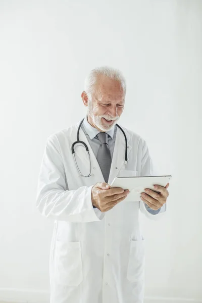 Medico tablet holding — Foto Stock