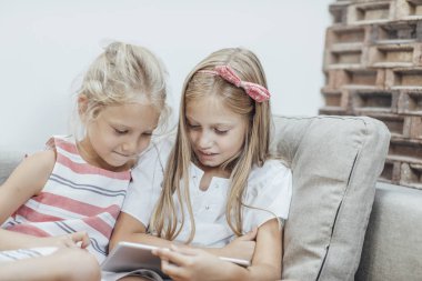 Çocuk tablet kullanma
