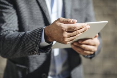 işadamı tablet kullanma 