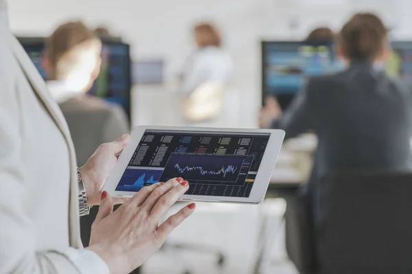 Financial Manager Using Tablet — Stock Photo, Image