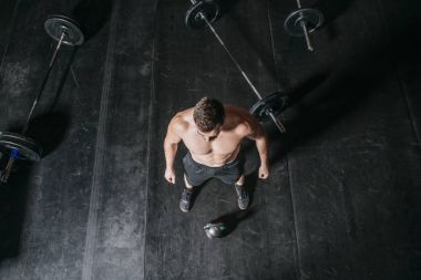 sporcu ağırlık kaldırma egzersizleri