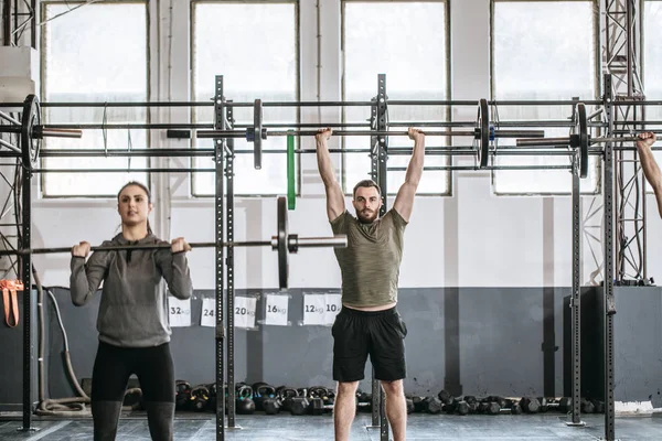 Oameni la Crossfit Training — Fotografie, imagine de stoc