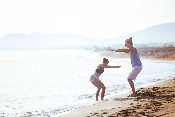 Casal fazendo exercício juntos — Fotografia de Stock