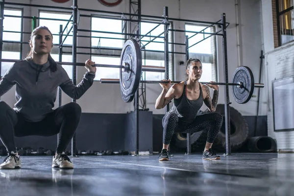 Deportivas Levantando Pesas — Foto de Stock