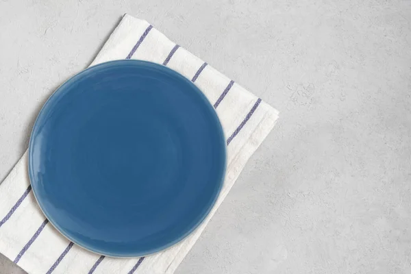 Bovenaanzicht Van Blanco Platte Blauwe Plaat Neutrale Betonnen Tafel Met — Stockfoto