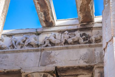 Hephaestus Tapınağı ya da Hephaisteion Tapınağı ya da bunlar gibi daha önce