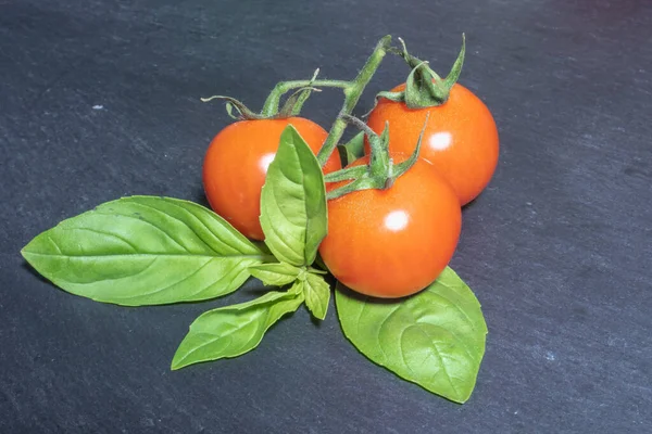 Raw Fresh Red Cherry Tomatoes Dark Background Green Leaves Garlic — Stock Photo, Image