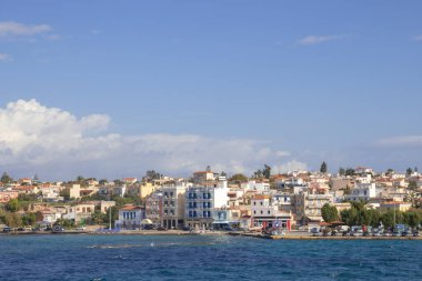 Yunan adası Aegina 'daki Aegina Kasabası limanı.