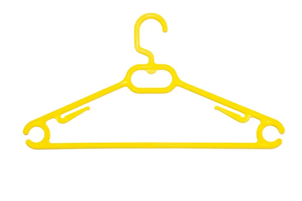 En gul plast klädhängare isolerad på vit bakgrund. Modedetaljhandelskoncept — Stockfoto
