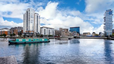 Dublin Rıhtımı ve Liffey Nehri. İrlanda Cumhuriyeti