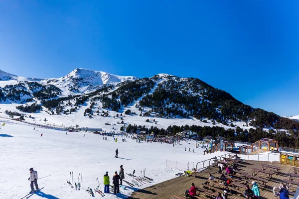 Tarter Andorra Ene 2018 Esquiadores Snowboarders Turistas Relajan Restaurantes Centro — Foto de Stock