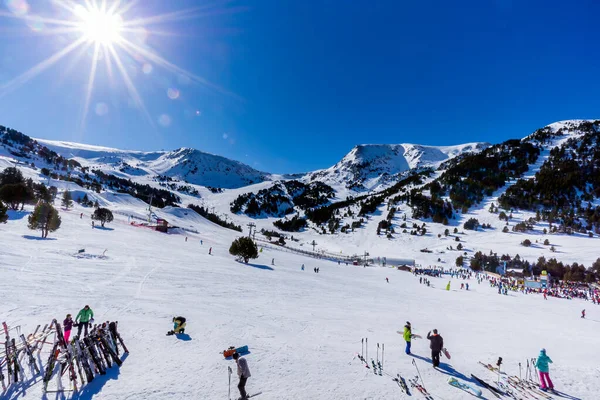 Tarter Andorra Ene 2018 Esquiadores Snowboarders Turistas Relajan Restaurantes Centro — Foto de Stock