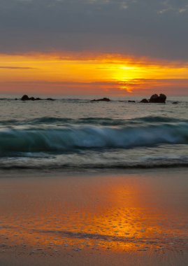 Sahilde günbatımı