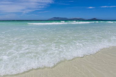 Duru mavi suları ile rio de janeiro vahşi plaj
