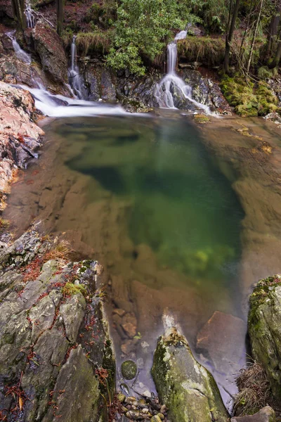 Laguna verde con agua transparente — Foto de Stock