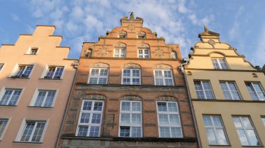 Elblag, Polonya - Ağustos 2019: Elblag şehri, Polonya. Eski kasabadaki konutlar.