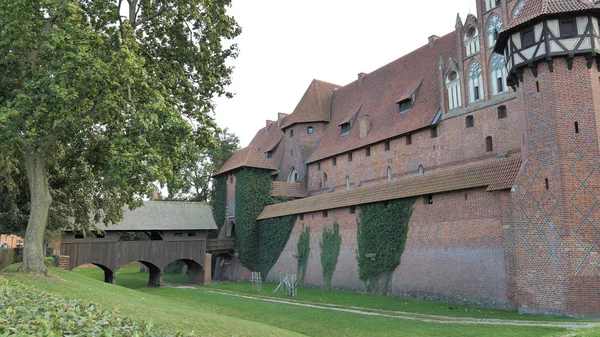 Malbork 'taki Tötonik Düzen Kalesi. Dışarıdan görüntüle. — Stok fotoğraf