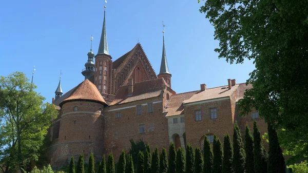 Gotycka katedra znajdująca się w mieście Frombork, Polska. — Zdjęcie stockowe