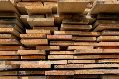 İstiflenmiş tahtaların ritmik bileşimi