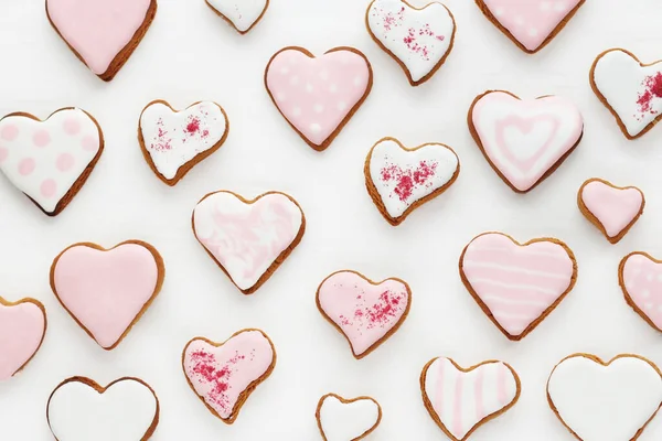 Patrón Galletas Jengibre Forma Corazón Decorado Con Esmalte Blanco Rosa — Foto de Stock